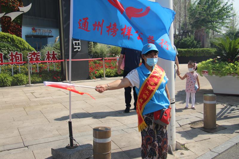 <strong>男人操女人的大鸡巴免费看</strong>